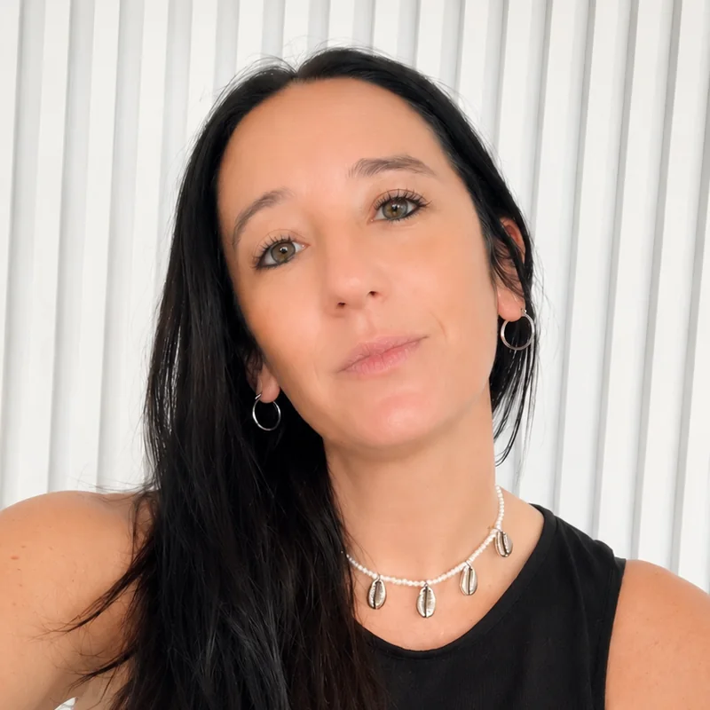 Meli, from Insumos Bijou, jewelry-making supplies wholesaler who stopped taking orders over WhatsApp thanks to her B2B store on VentasxMayor
